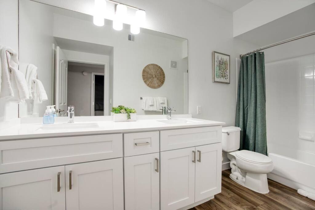 Modern 3-br In North Apartment *